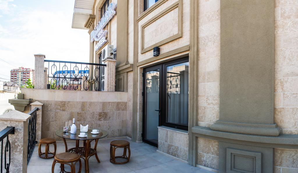 Premier Hotel Бишкек Екстериор снимка