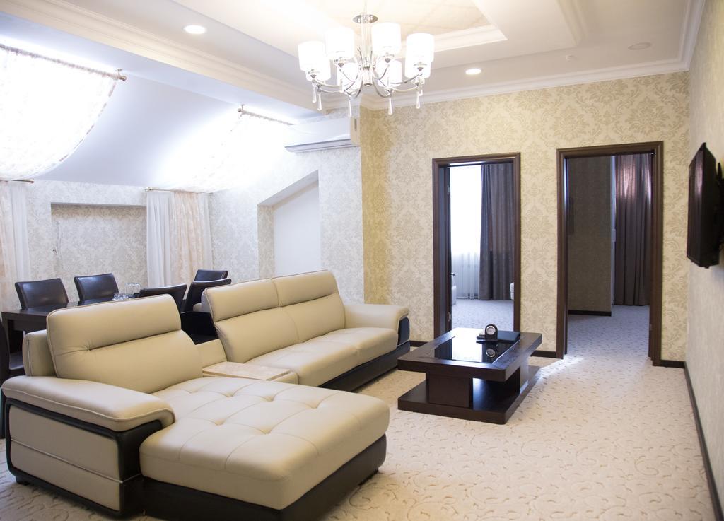 Premier Hotel Бишкек Екстериор снимка