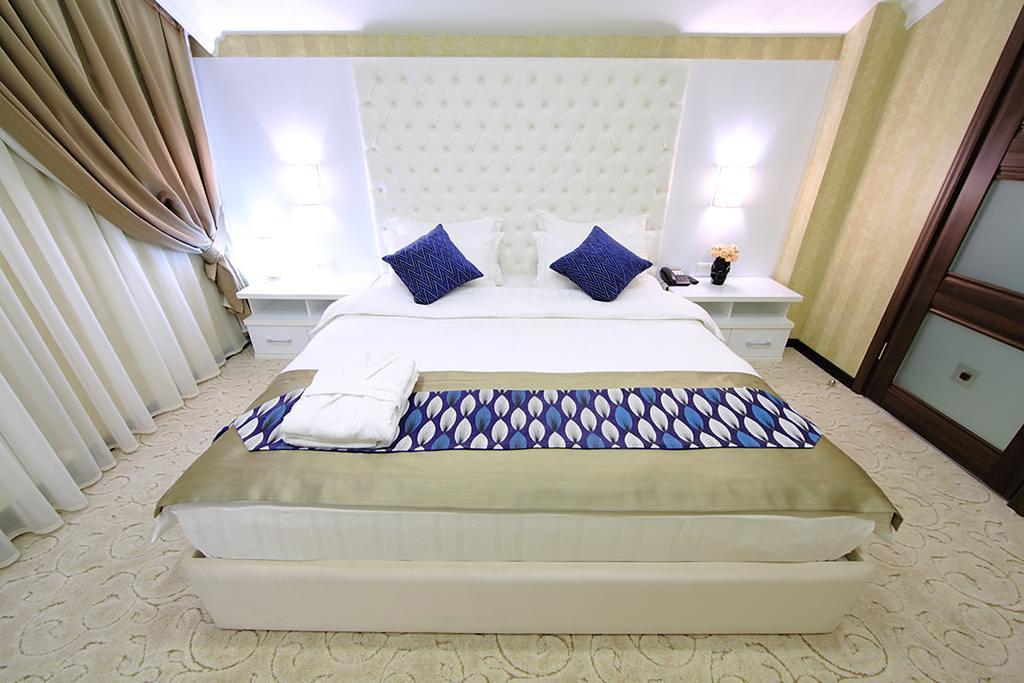 Premier Hotel Бишкек Екстериор снимка