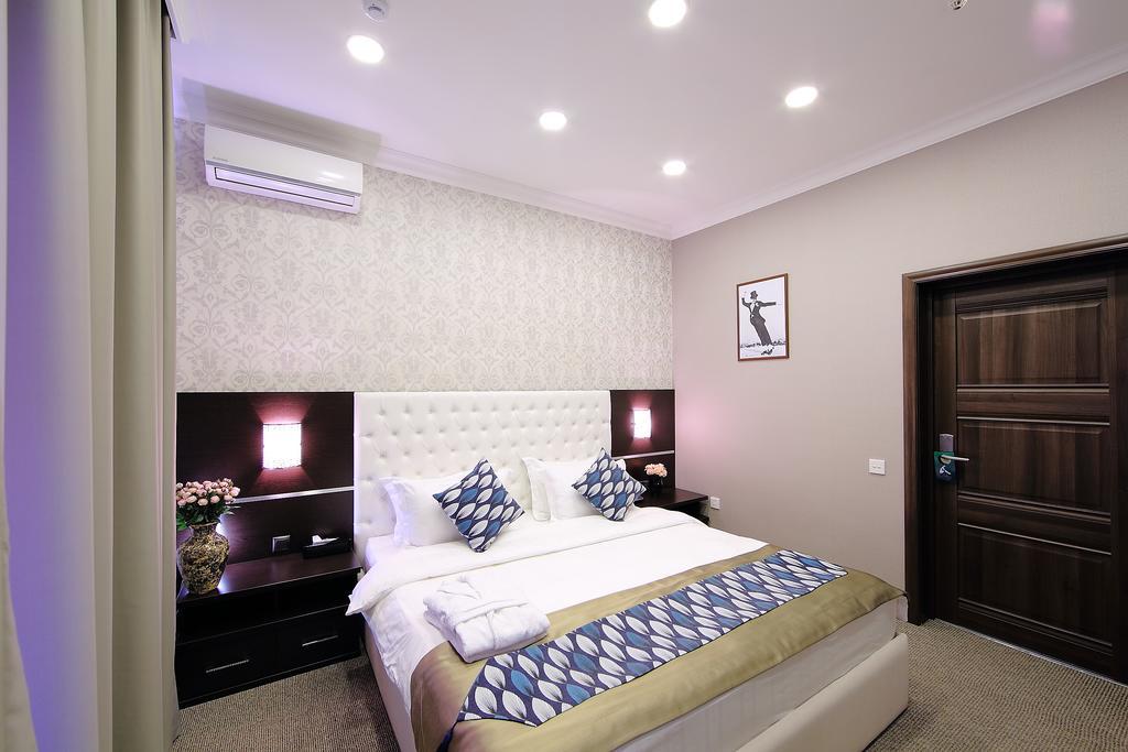 Premier Hotel Бишкек Екстериор снимка