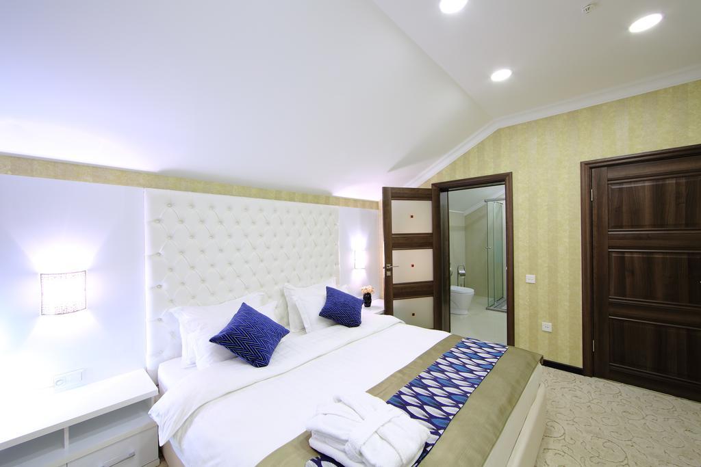 Premier Hotel Бишкек Екстериор снимка