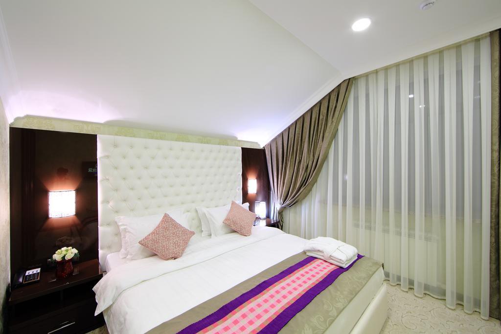 Premier Hotel Бишкек Екстериор снимка