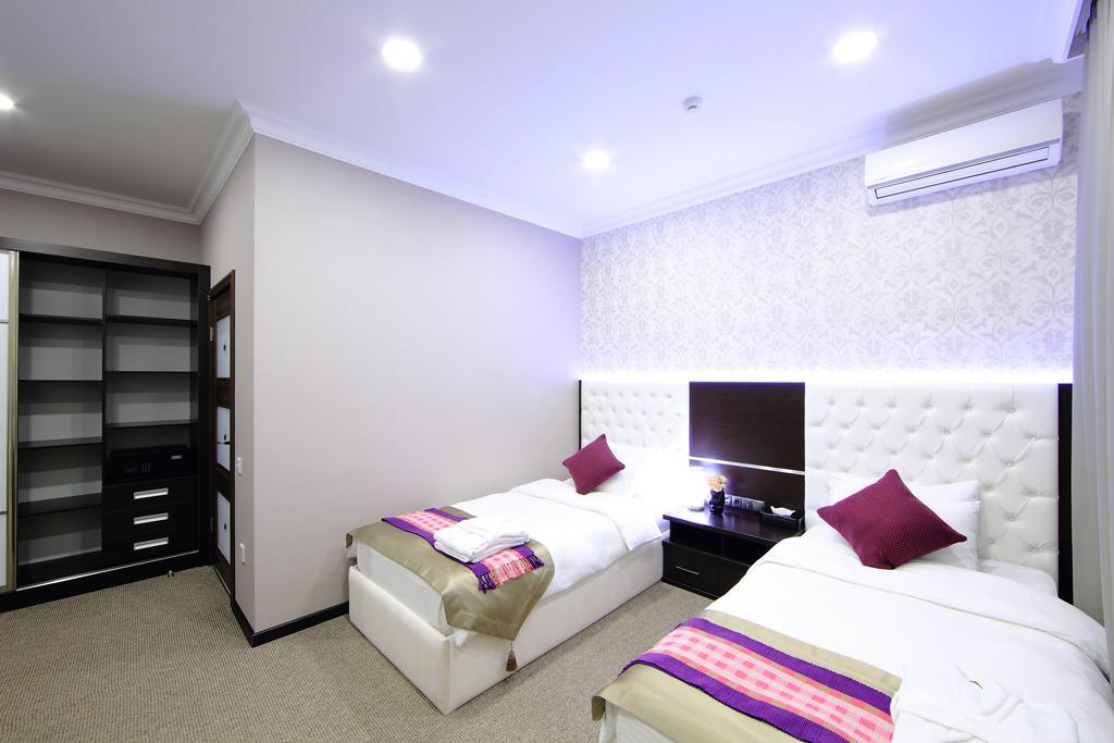 Premier Hotel Бишкек Екстериор снимка
