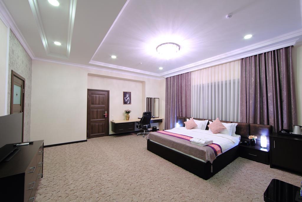 Premier Hotel Бишкек Екстериор снимка