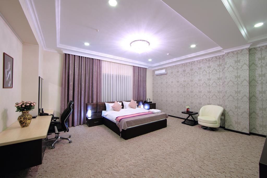 Premier Hotel Бишкек Екстериор снимка