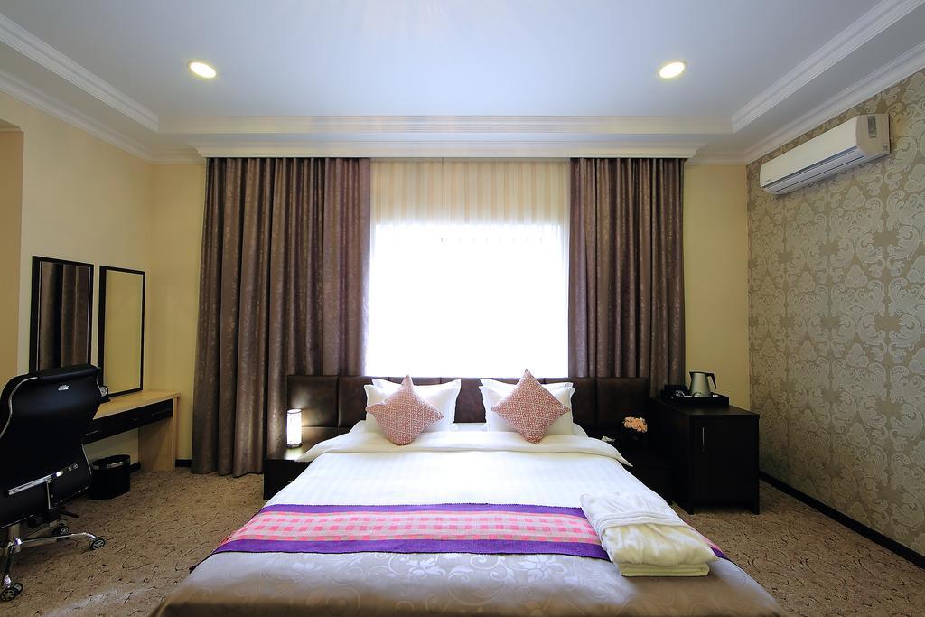 Premier Hotel Бишкек Екстериор снимка