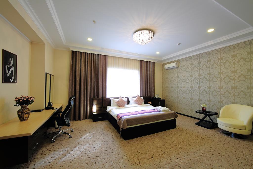 Premier Hotel Бишкек Екстериор снимка