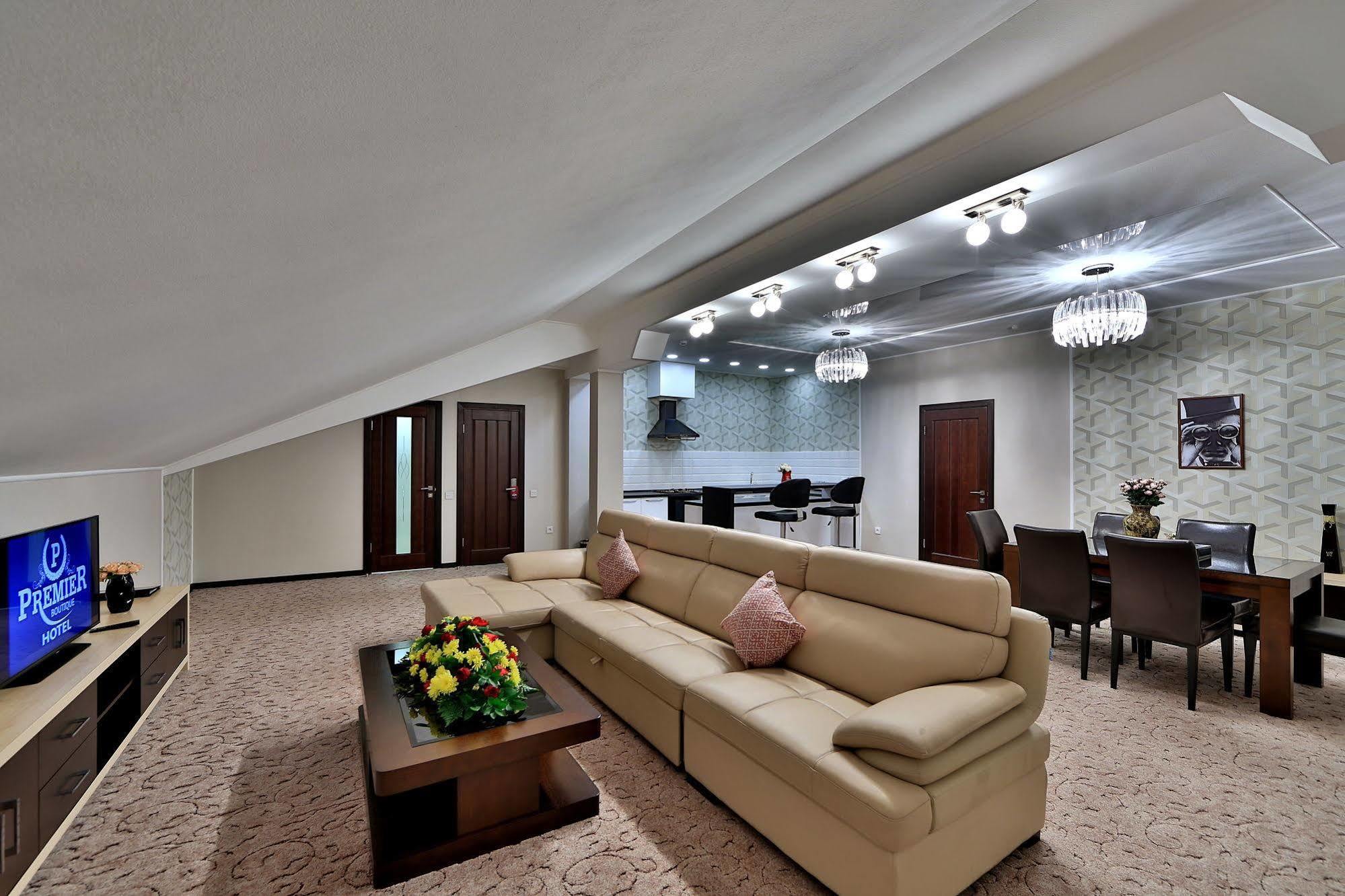 Premier Hotel Бишкек Екстериор снимка