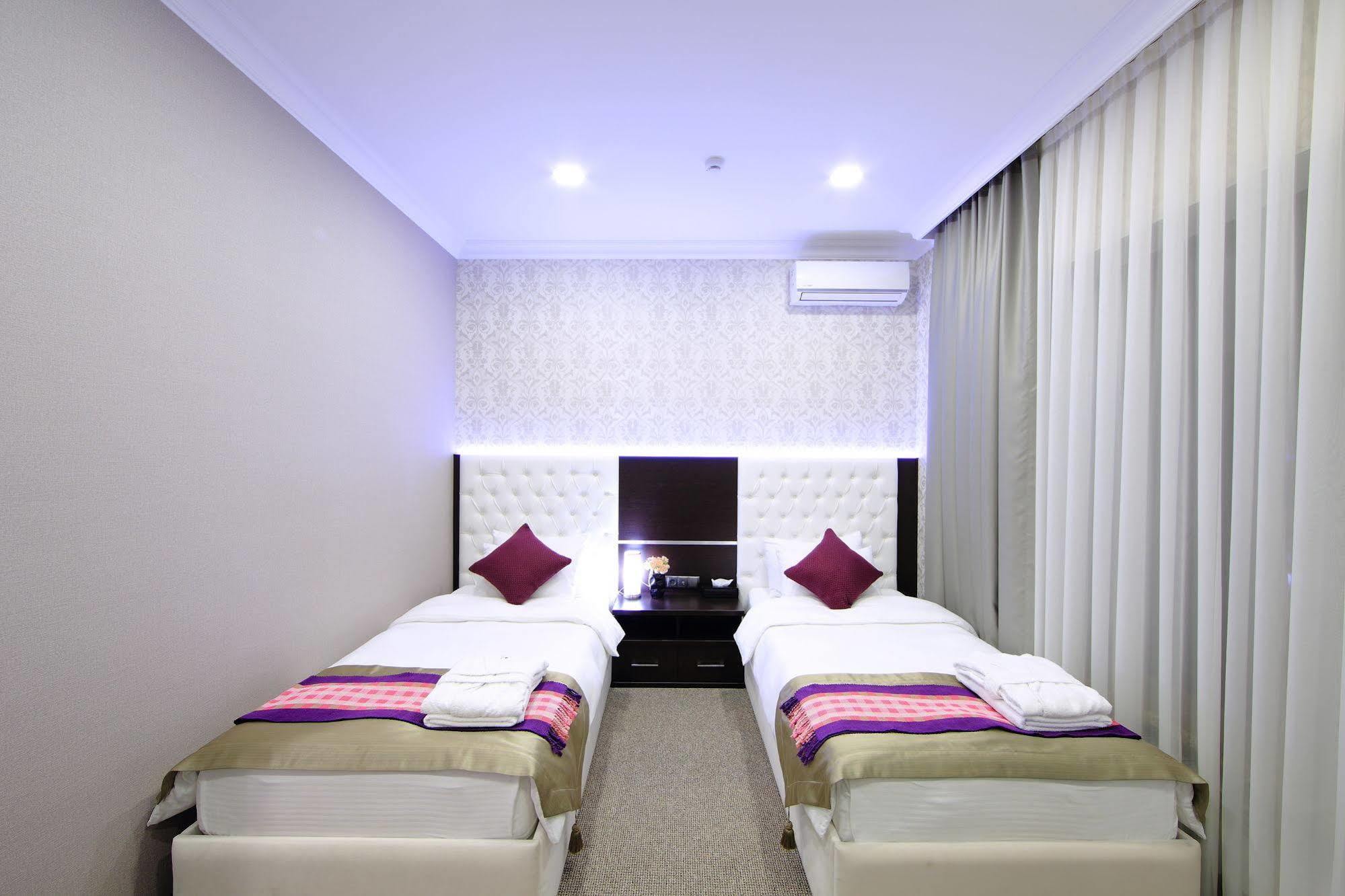Premier Hotel Бишкек Екстериор снимка