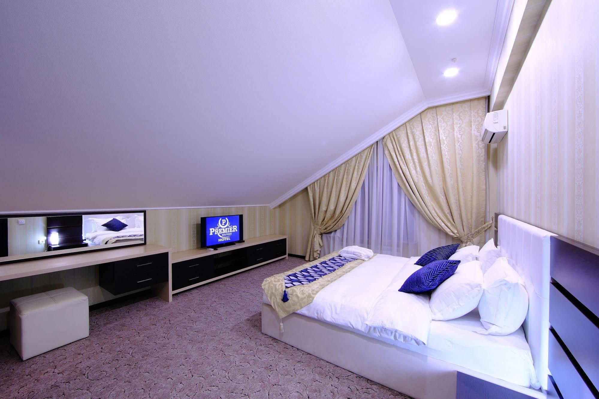 Premier Hotel Бишкек Екстериор снимка